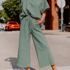 Relaxed Wide-Leg Drawstring Pants in Sage Green